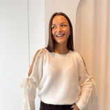 Open shoulder lace pull