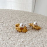 Mini flower earrings